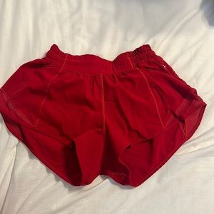 Lululemon Hotty Hot 2.5in shorts
